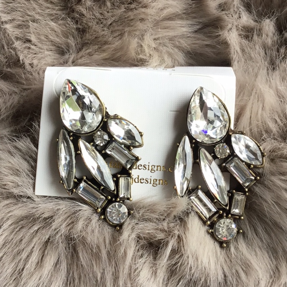 Diamond-like earrings